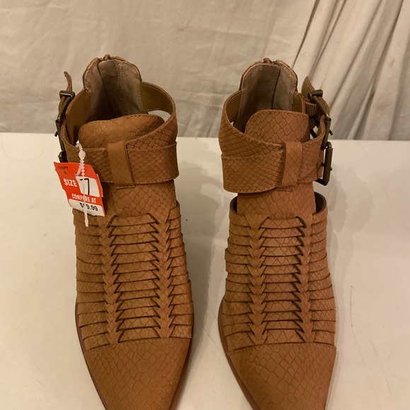 Giani Bini tan suede ankle booties with zip up heels various sizes all NWT - Picture 8 of 8